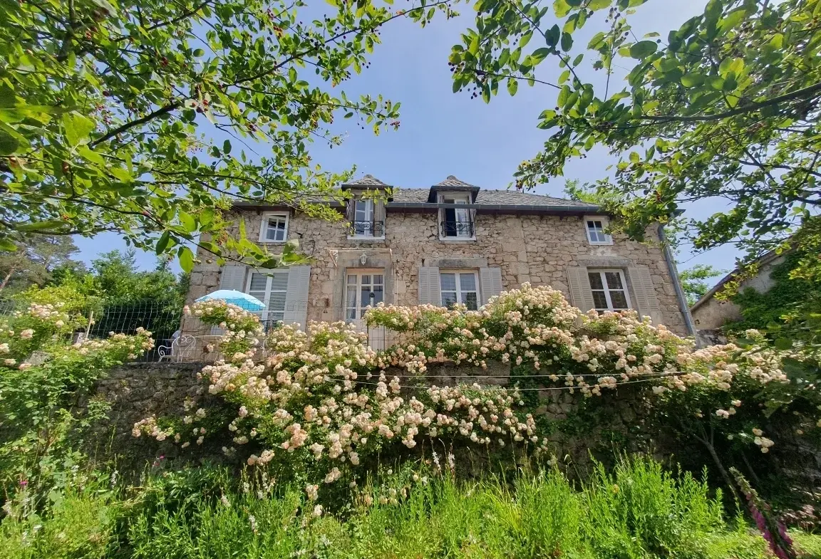 Charmant cottage en Xaintrie avec jardin et vue campagne à Saint-Julien-aux-Bois 