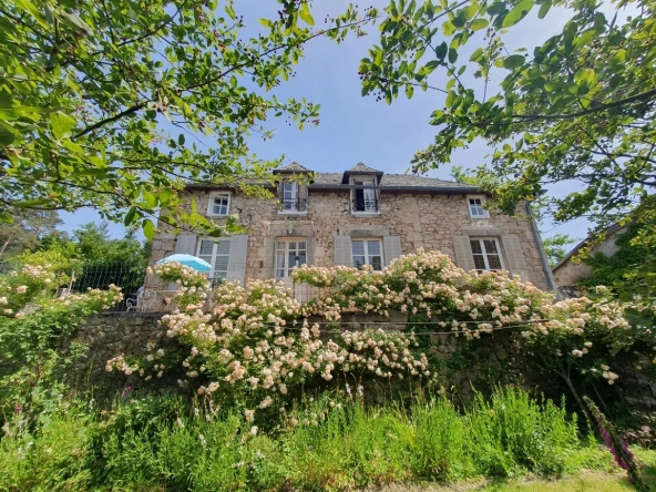 Charmant cottage en Xaintrie avec jardin et vue campagne à Saint-Julien-aux-Bois