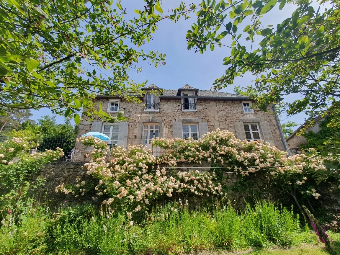 Charmant cottage en Xaintrie avec jardin et vue campagne à Saint-Julien-aux-Bois 