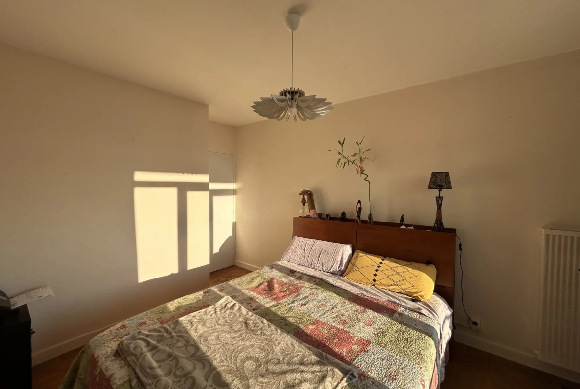 Appartement lumineux de 100 m² avec balcon et garage à Privas 