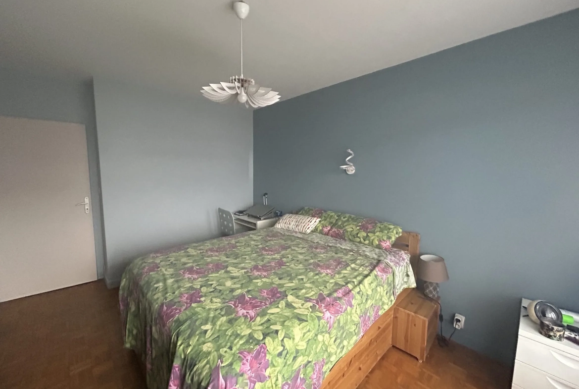 Appartement lumineux de 100 m² avec balcon et garage à Privas 