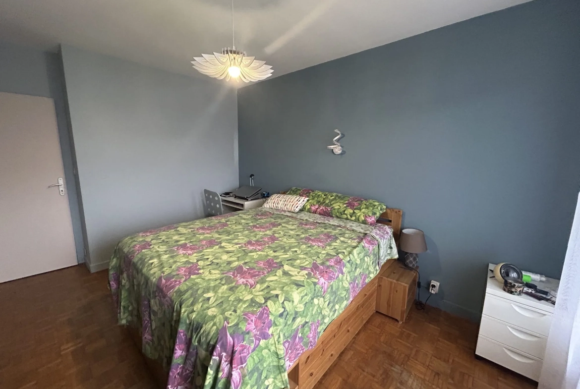 Appartement lumineux de 100 m² avec balcon et garage à Privas 