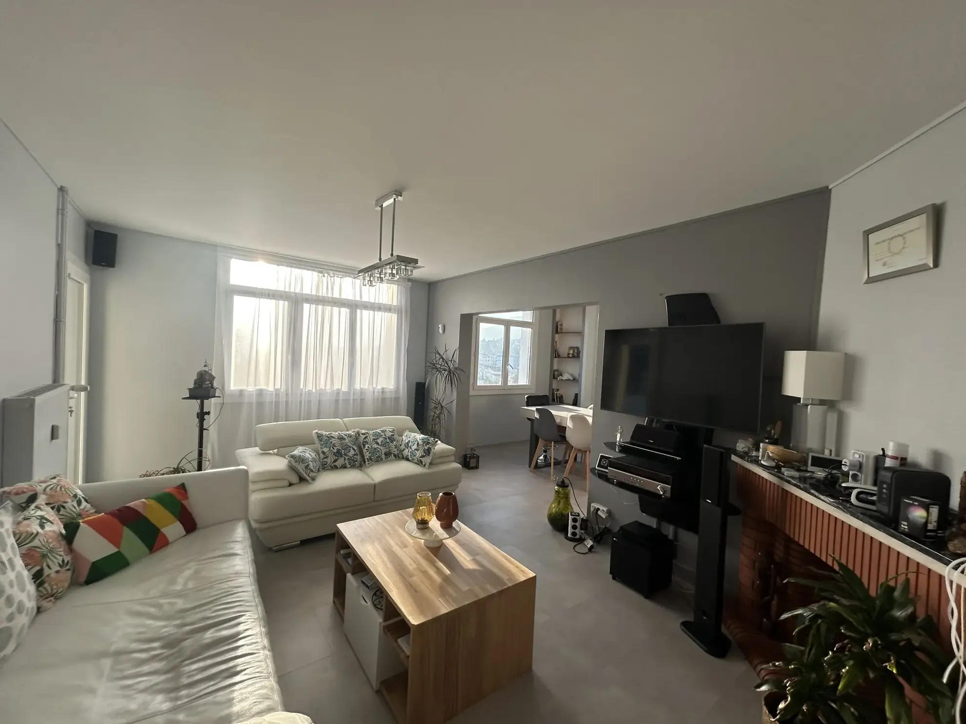 Appartement lumineux de 100 m² avec balcon et garage à Privas 