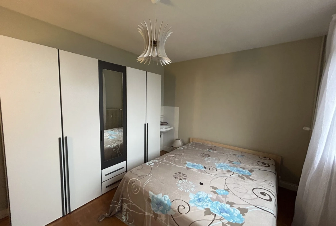 Appartement lumineux de 100 m² avec balcon et garage à Privas 