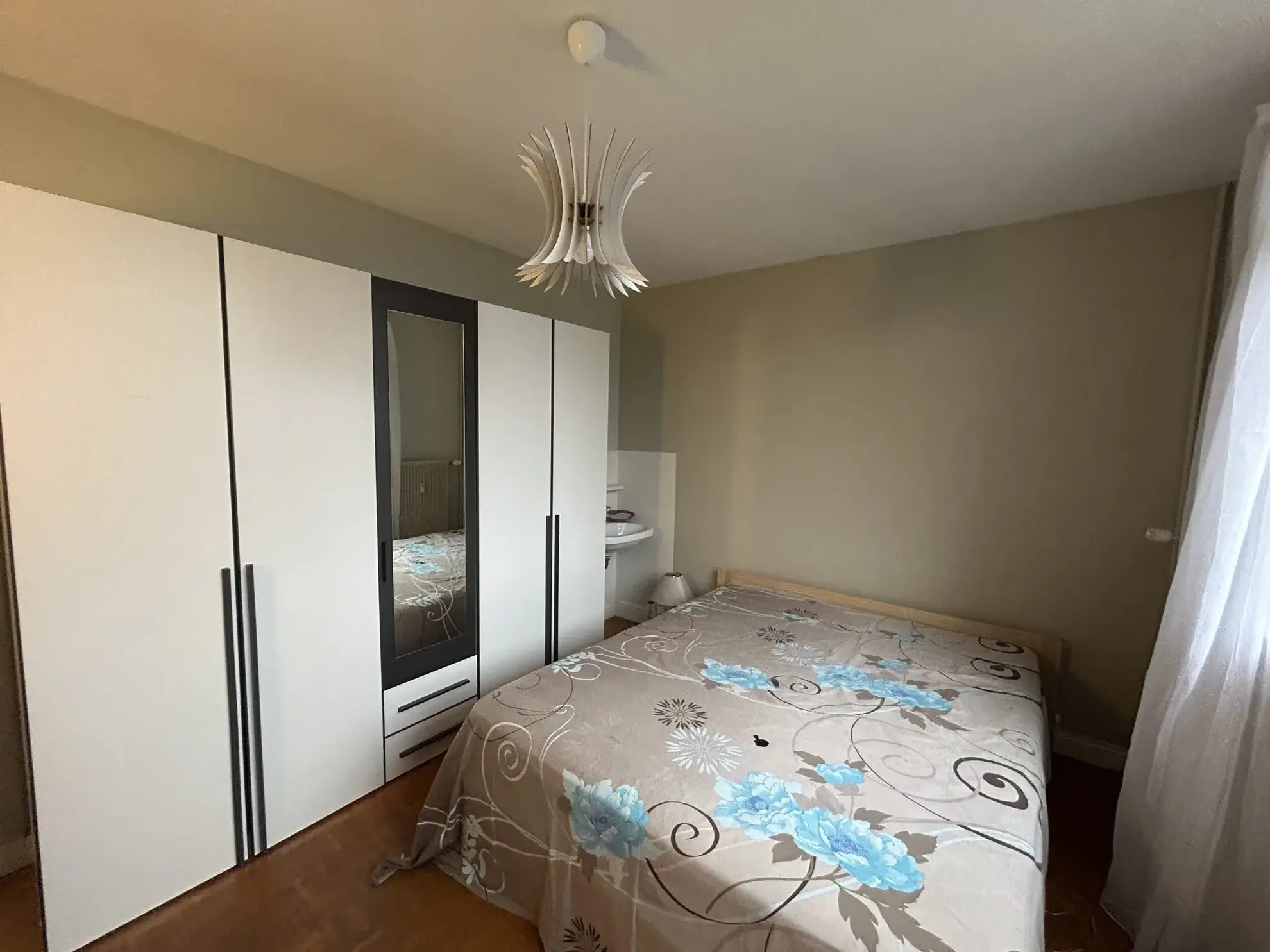Appartement lumineux de 100 m² avec balcon et garage à Privas 