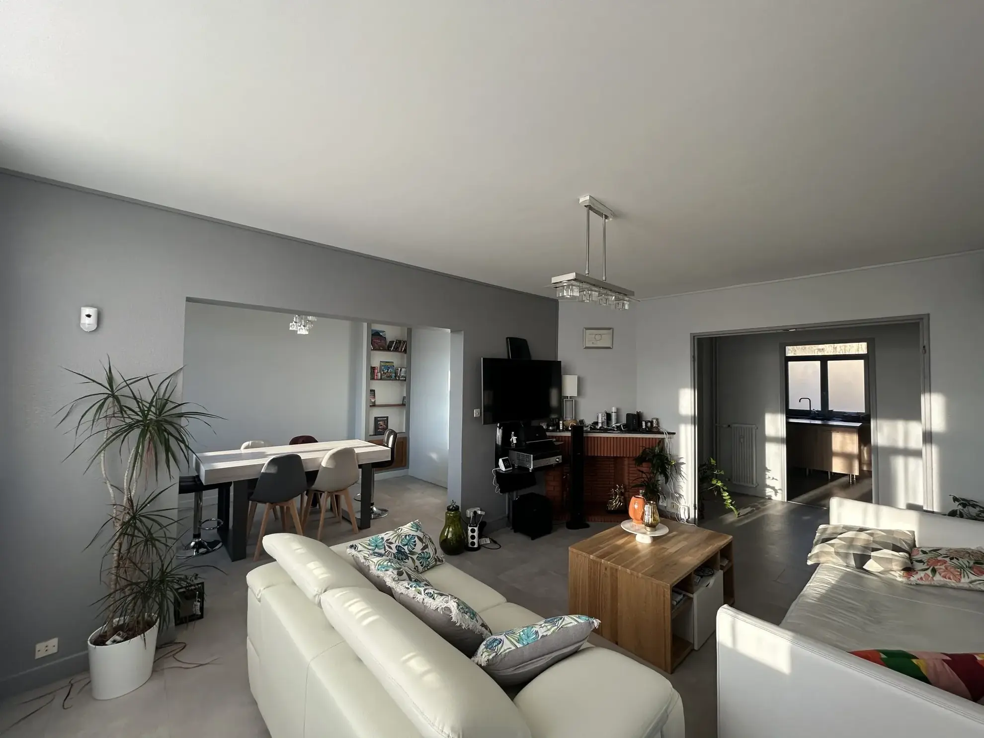 Appartement lumineux de 100 m² avec balcon et garage à Privas 