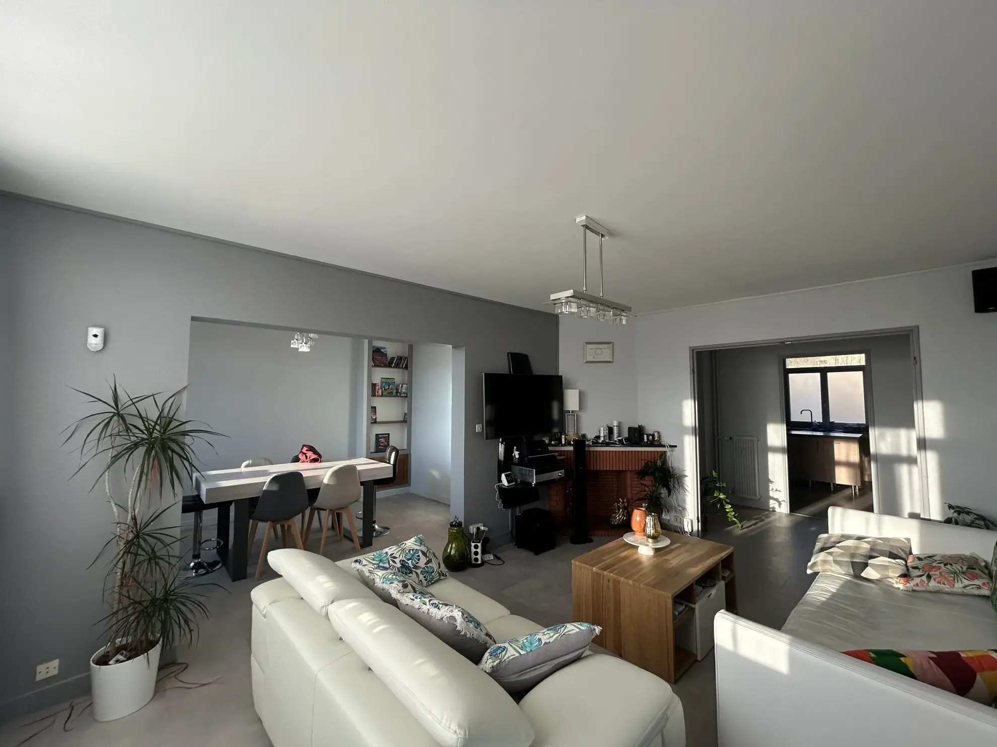 Appartement lumineux de 100 m² avec balcon et garage à Privas 