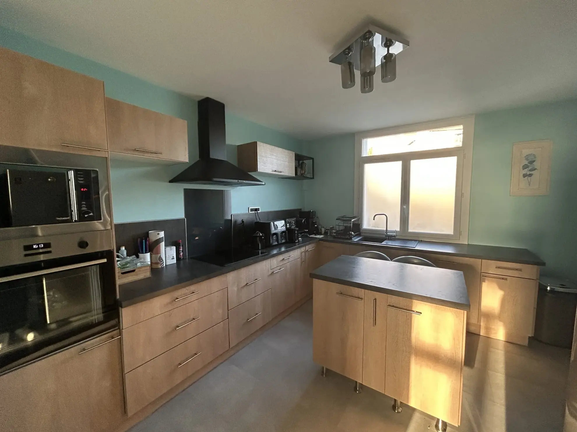 Appartement lumineux de 100 m² avec balcon et garage à Privas 