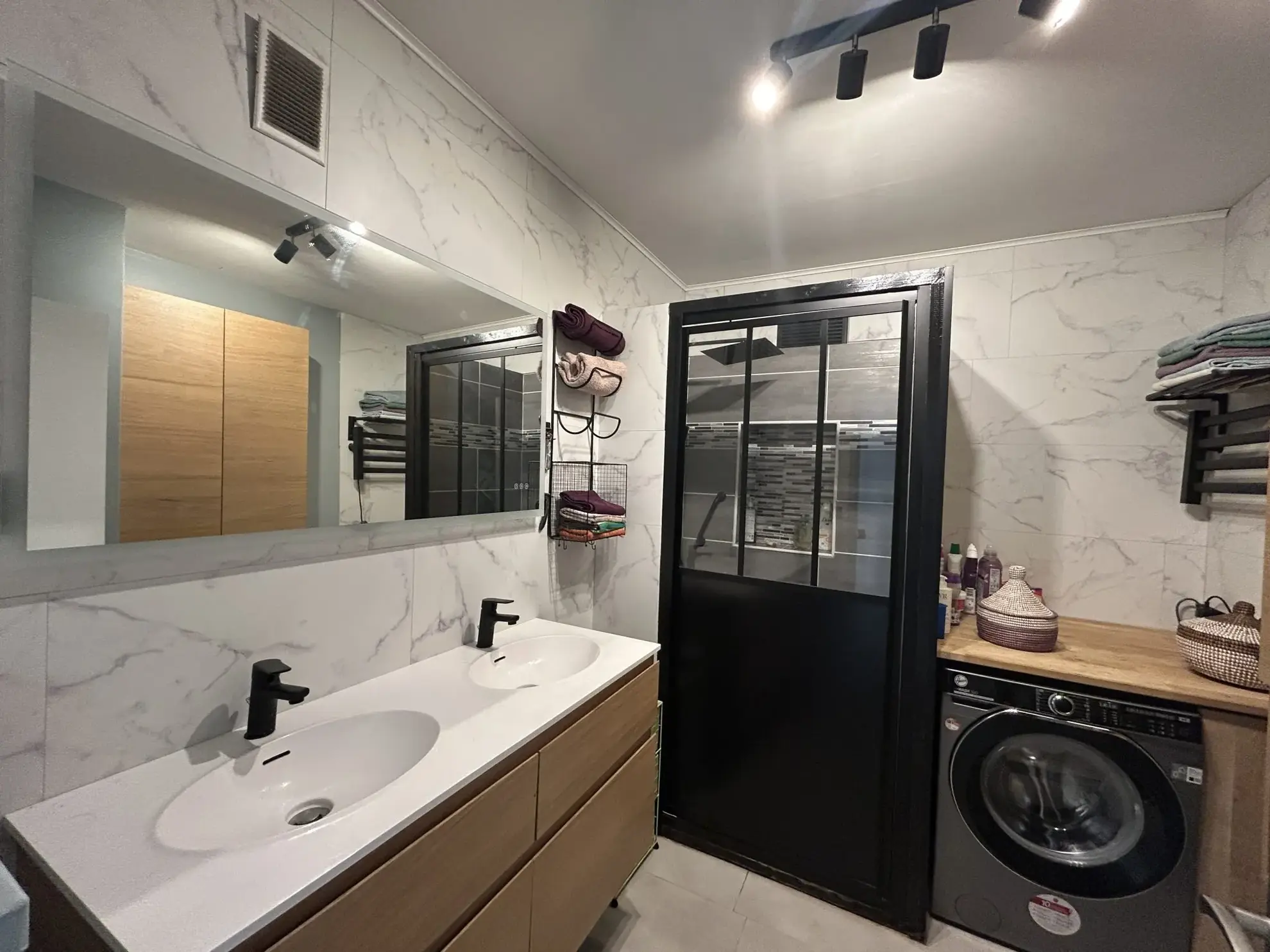Appartement lumineux de 100 m² avec balcon et garage à Privas 