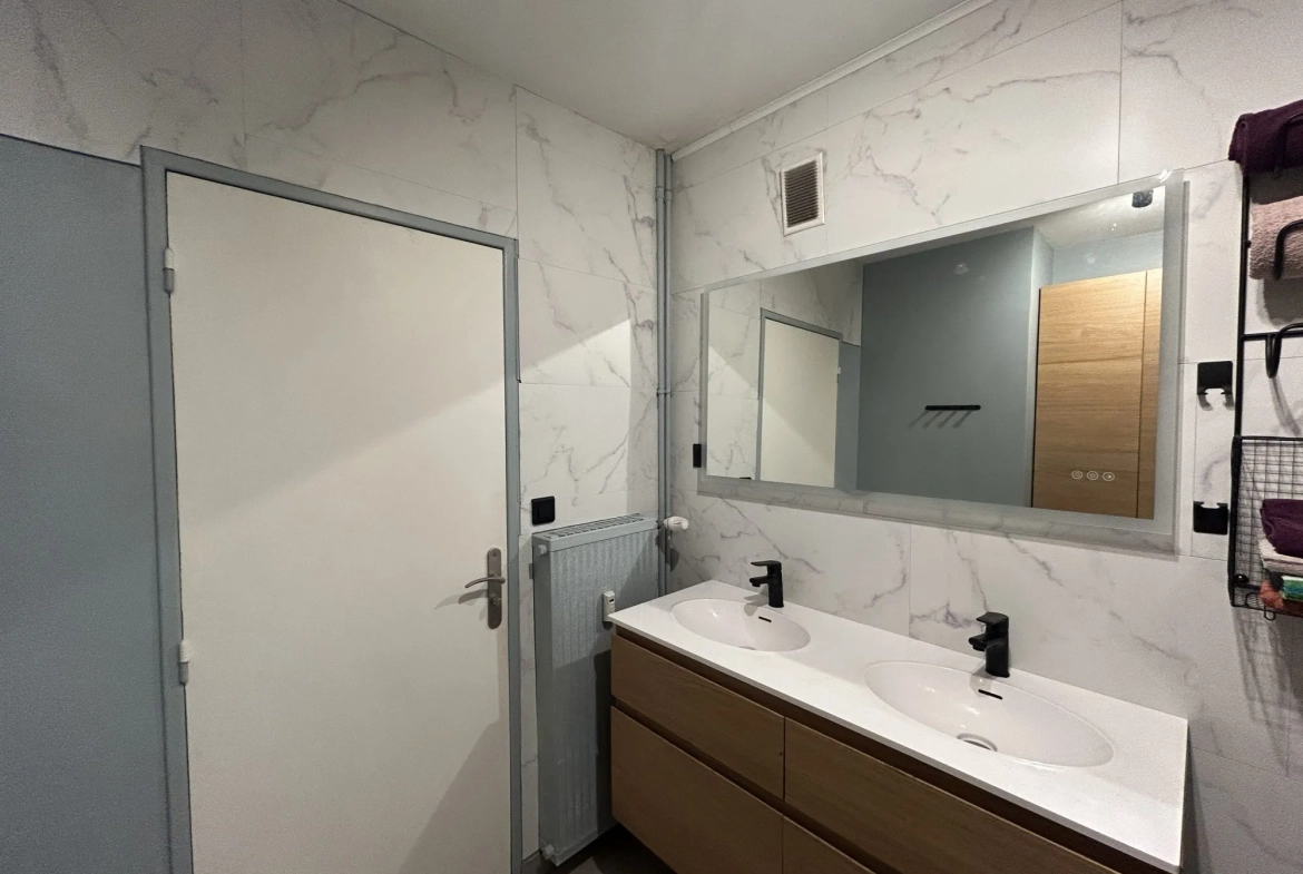 Appartement lumineux de 100 m² avec balcon et garage à Privas 