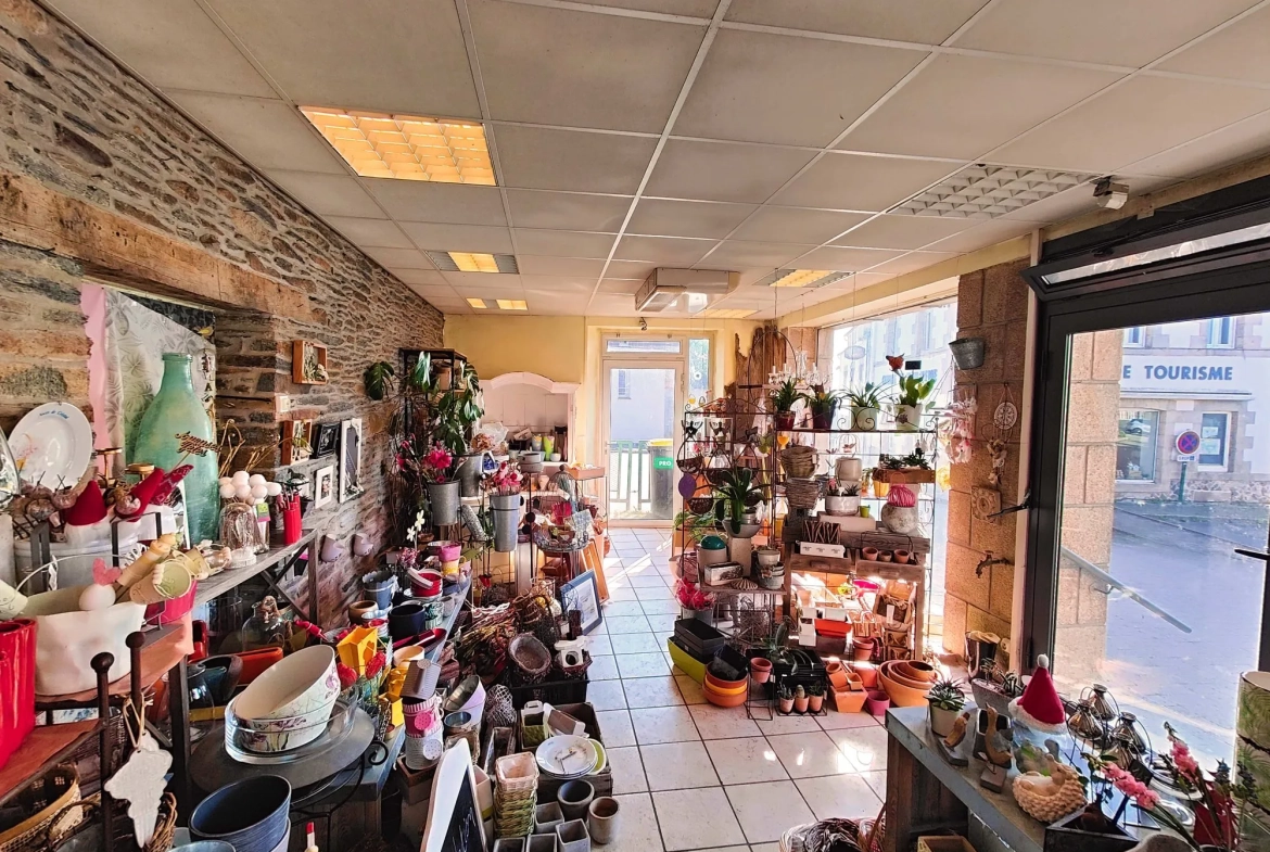 Immeuble mixte à Guerlédan avec habitation et local commercial à vendre 