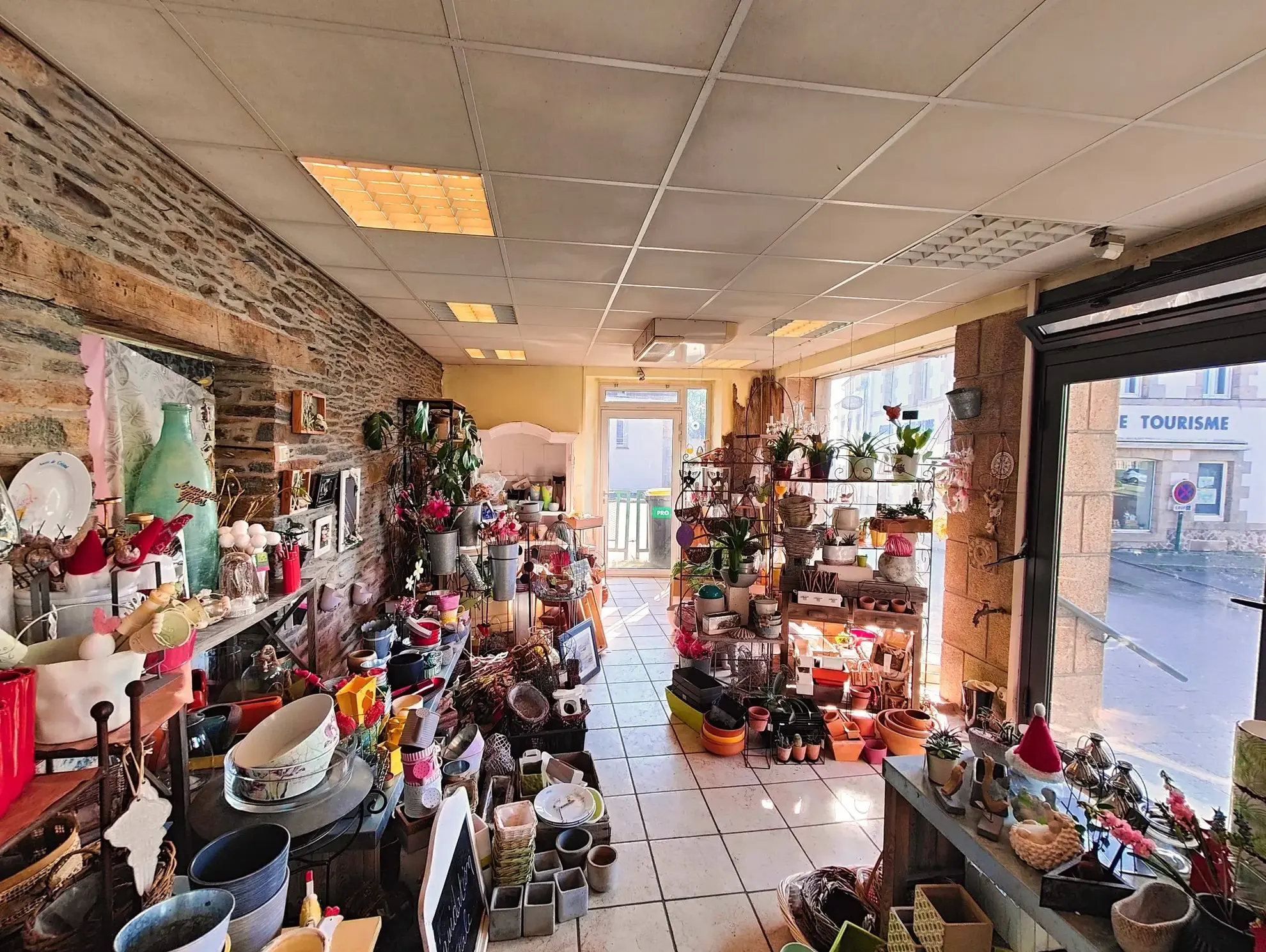 Immeuble mixte à Guerlédan avec habitation et local commercial à vendre 