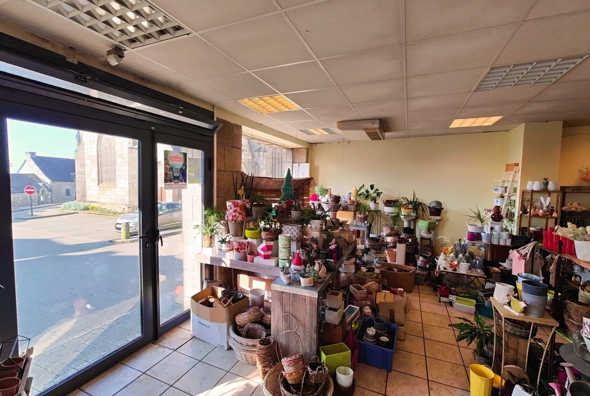 Immeuble mixte à Guerlédan avec habitation et local commercial à vendre 