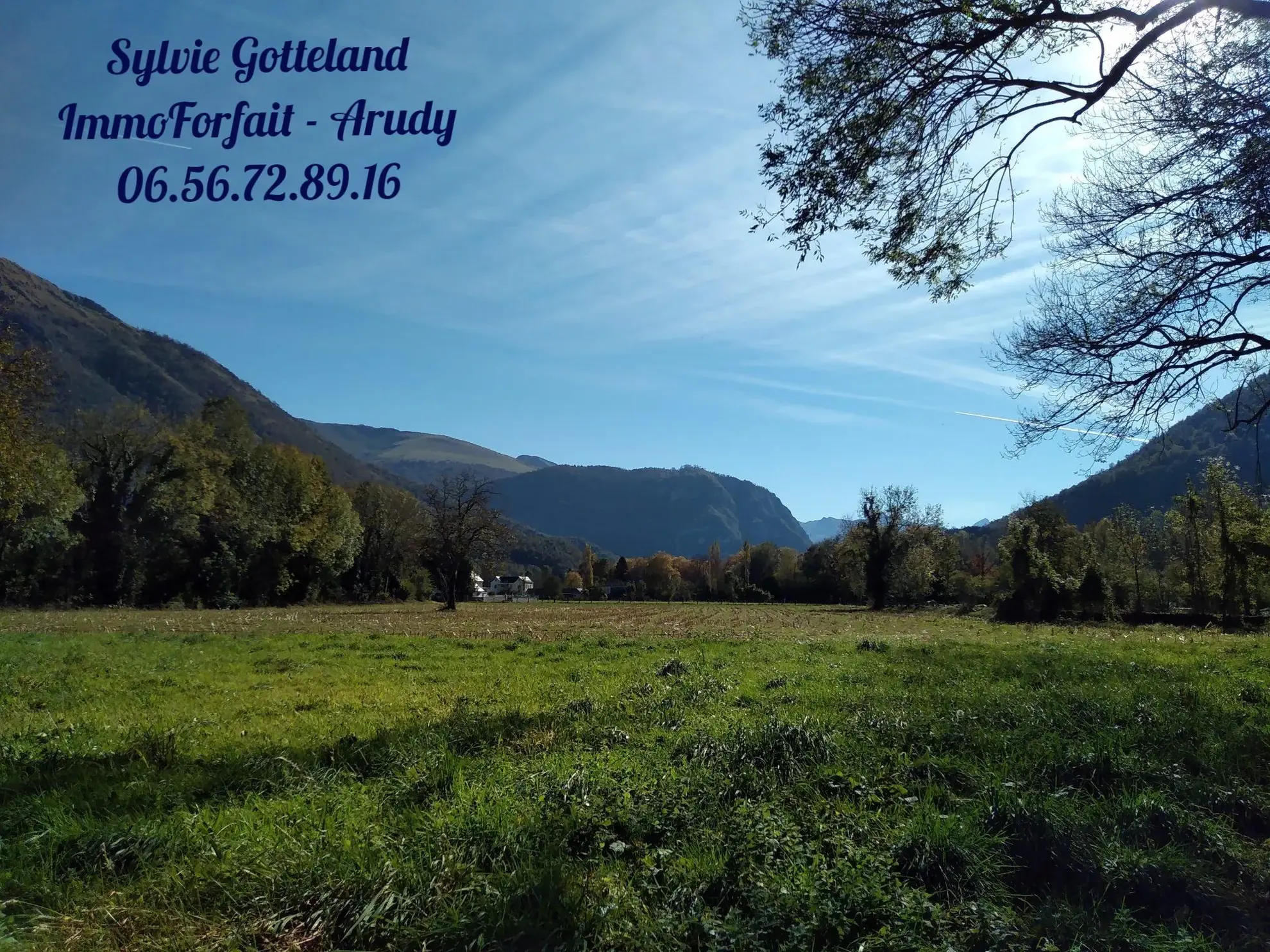 Terrain plat 753 M2 Beau terrain plat de 753 m² à Louvie-Juzon avec vue sur les montagnes 
