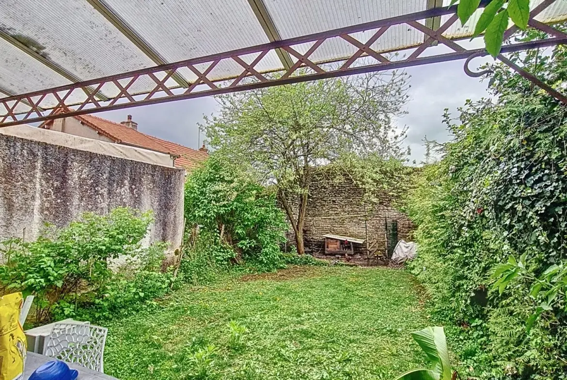 Maison à vendre à Nolay avec caves, jardin et grange – Opportunité rare 