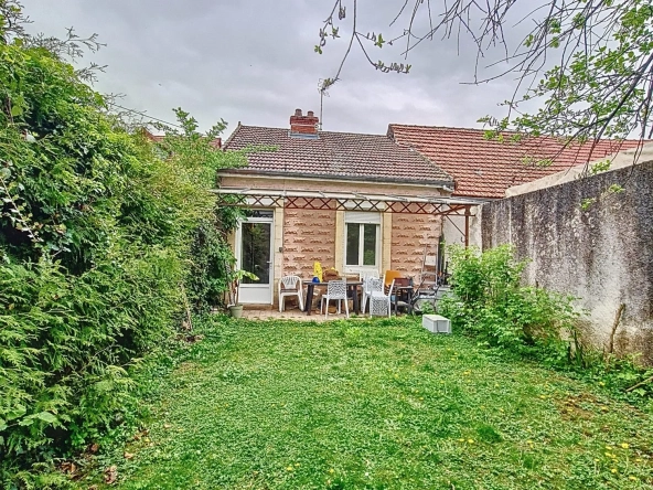 Maison à vendre à Nolay avec caves, jardin et grange – Opportunité rare