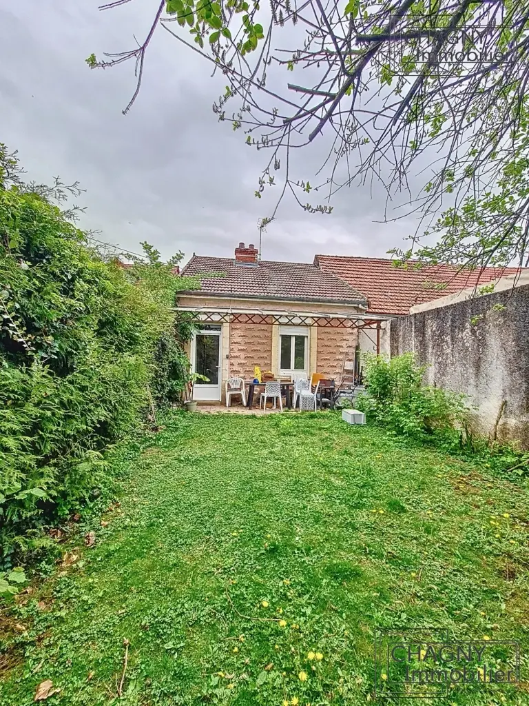 Maison à vendre à Nolay avec caves, jardin et grange – Opportunité rare