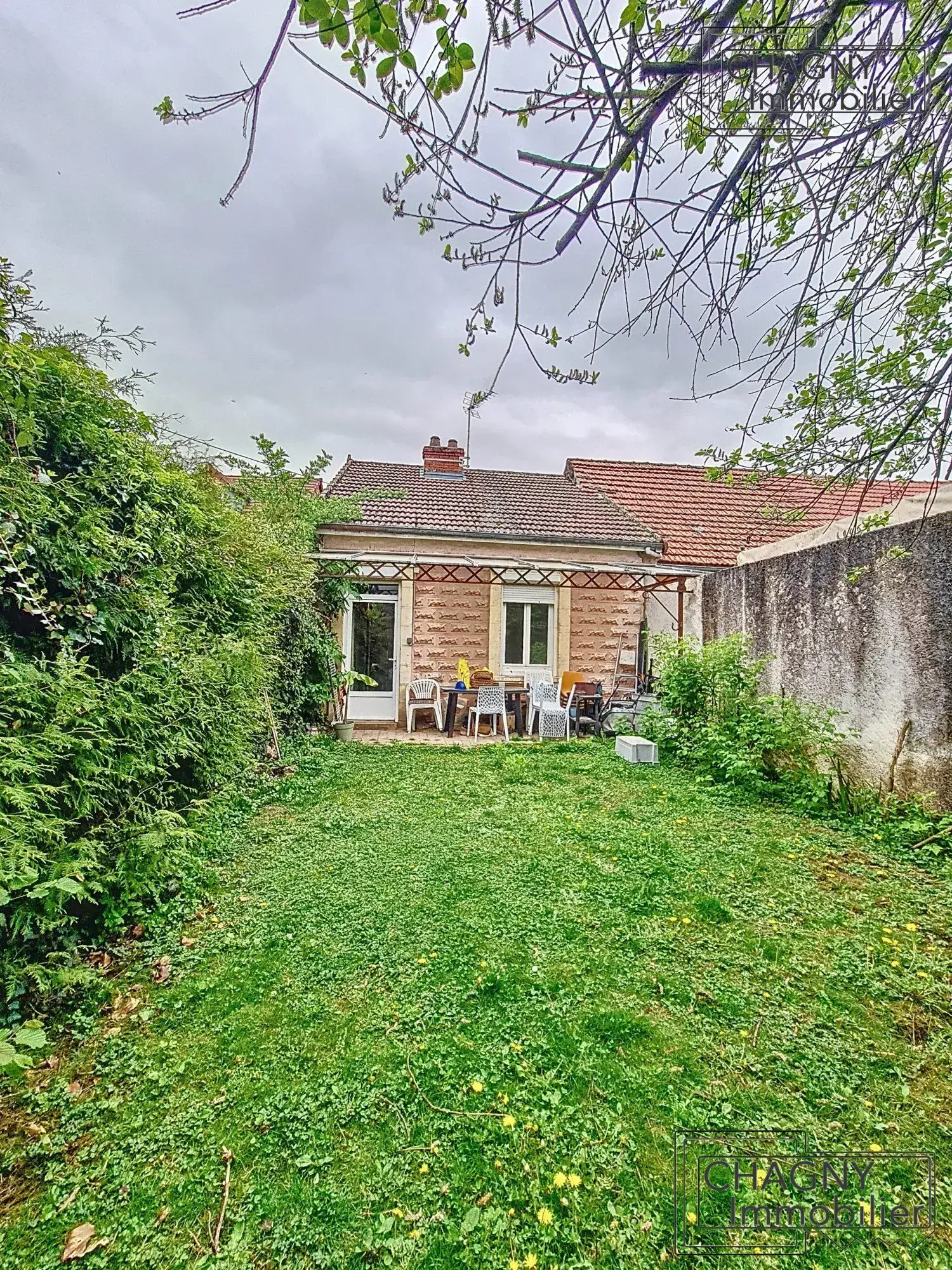 Maison à vendre à Nolay avec caves, jardin et grange – Opportunité rare 