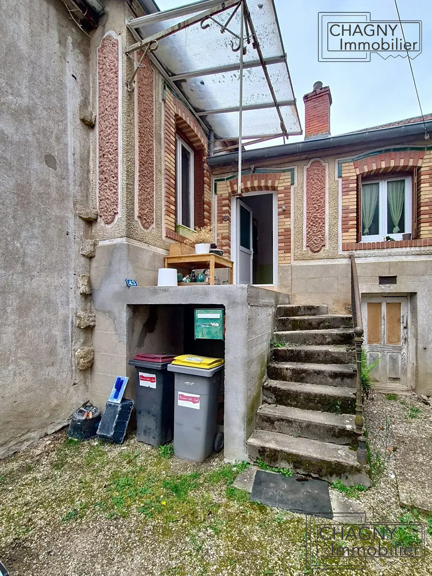 Maison à vendre à Nolay avec caves, jardin et grange – Opportunité rare 
