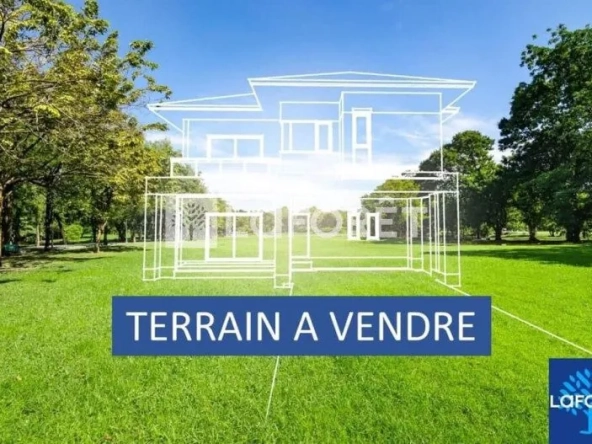 Terrain constructible de 2273 m² à Laz, proche du centre