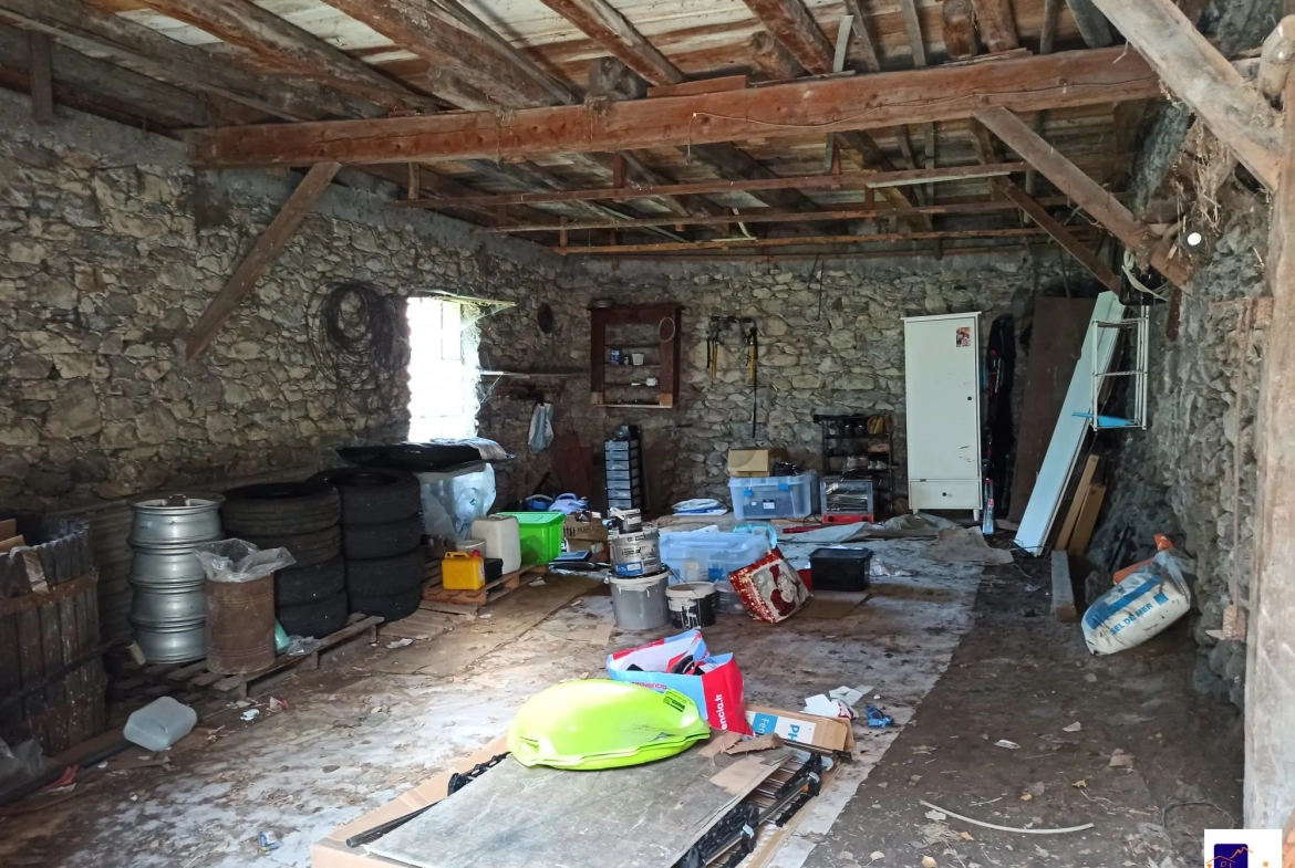 Rare appartement T4 rénové avec dépendances à La Chapelle, Maurienne 