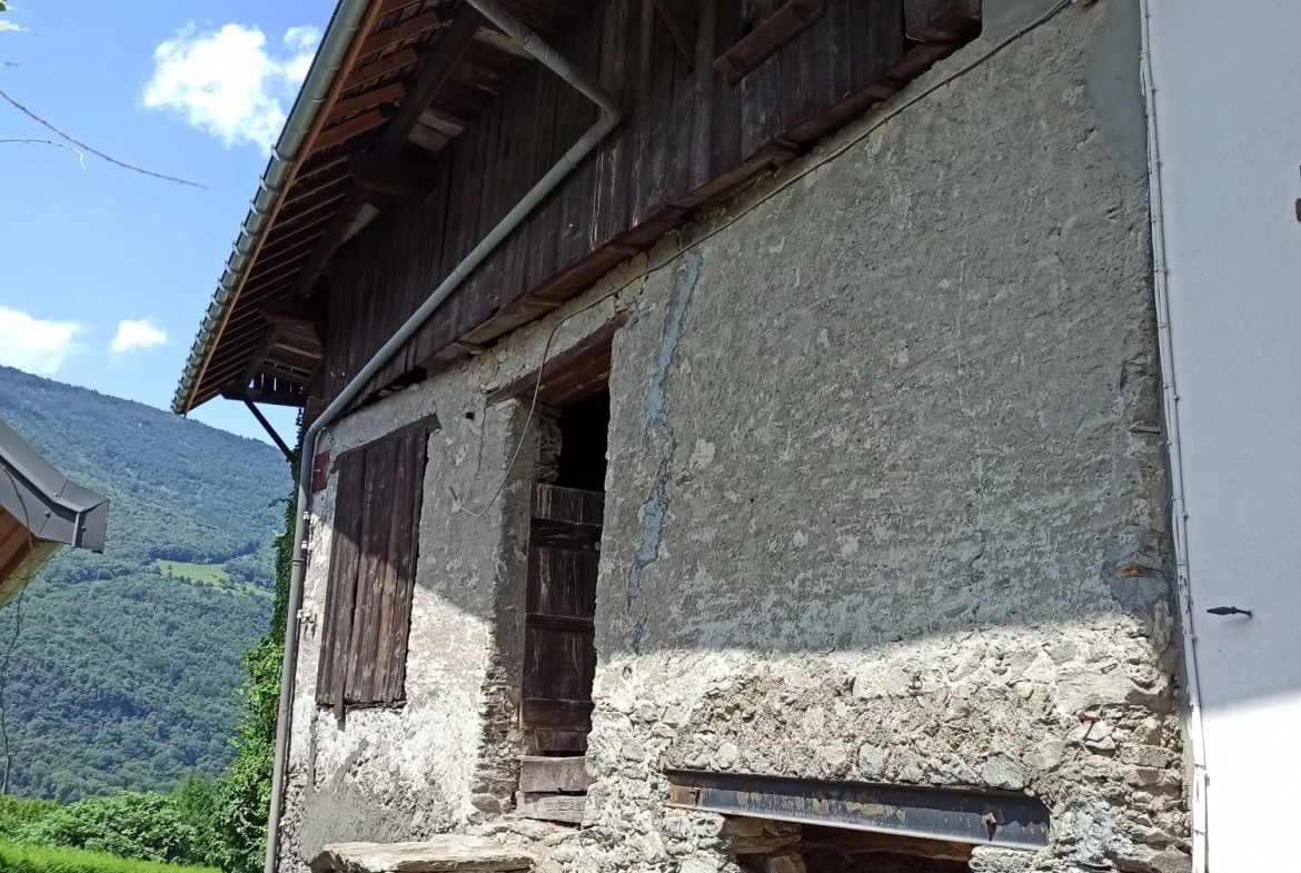 Rare appartement T4 rénové avec dépendances à La Chapelle, Maurienne 