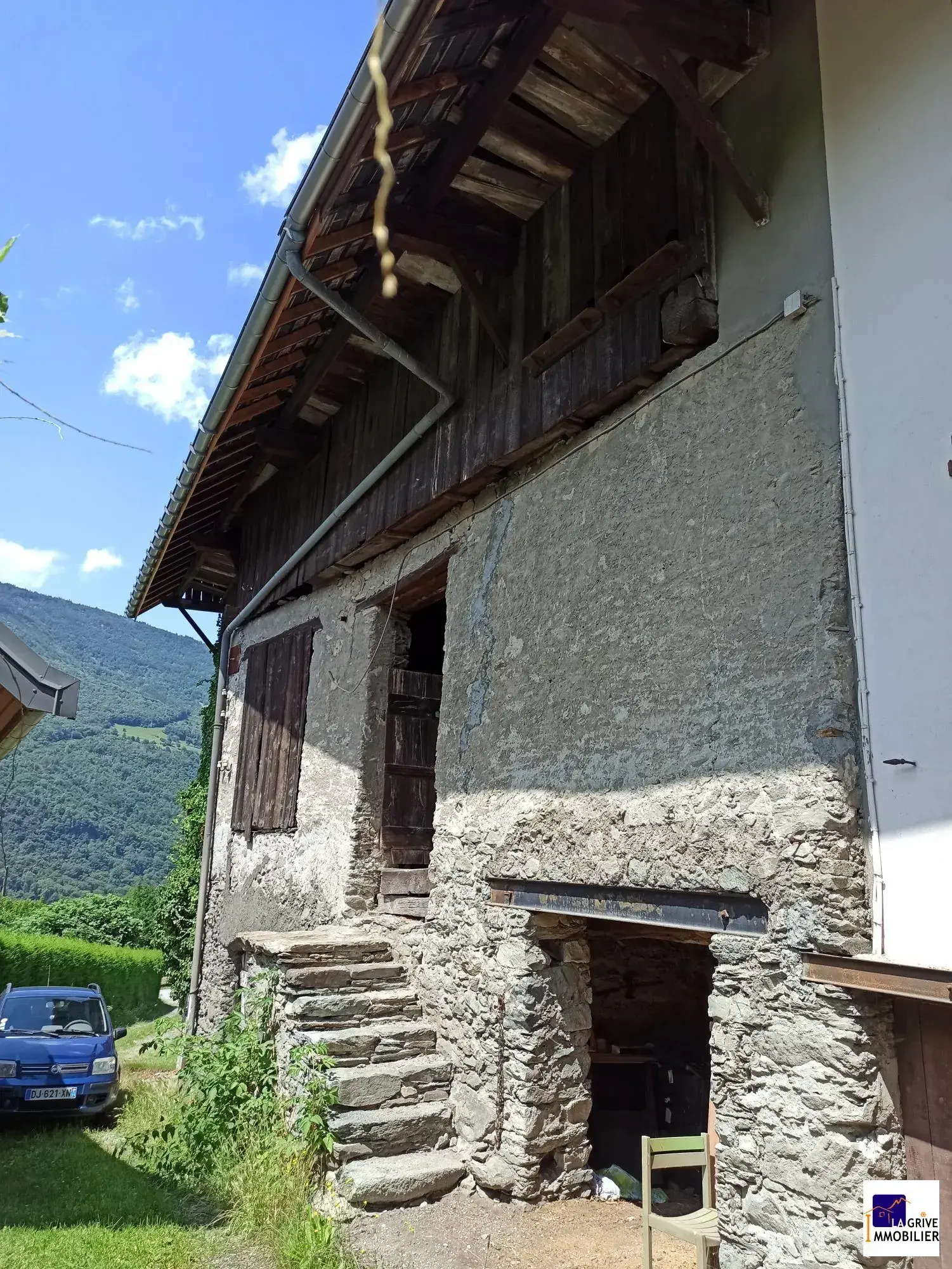 Rare appartement T4 rénové avec dépendances à La Chapelle, Maurienne 