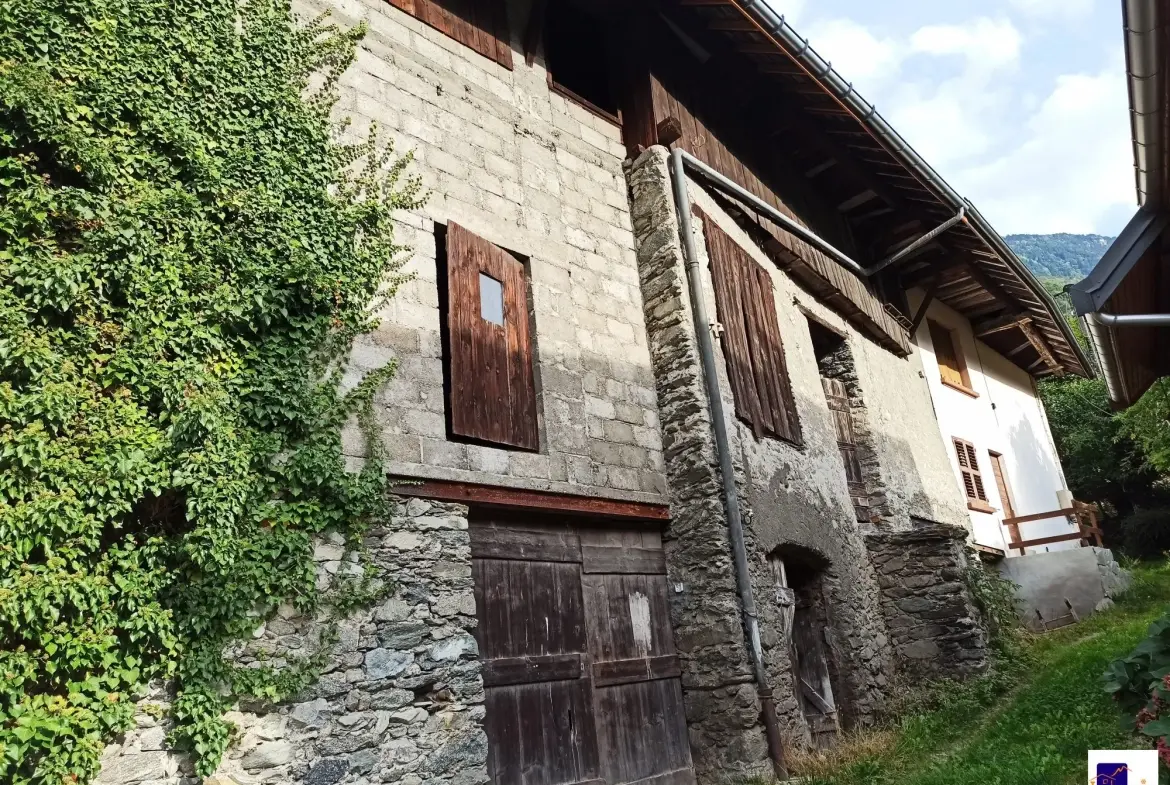 Rare appartement T4 rénové avec dépendances à La Chapelle, Maurienne 