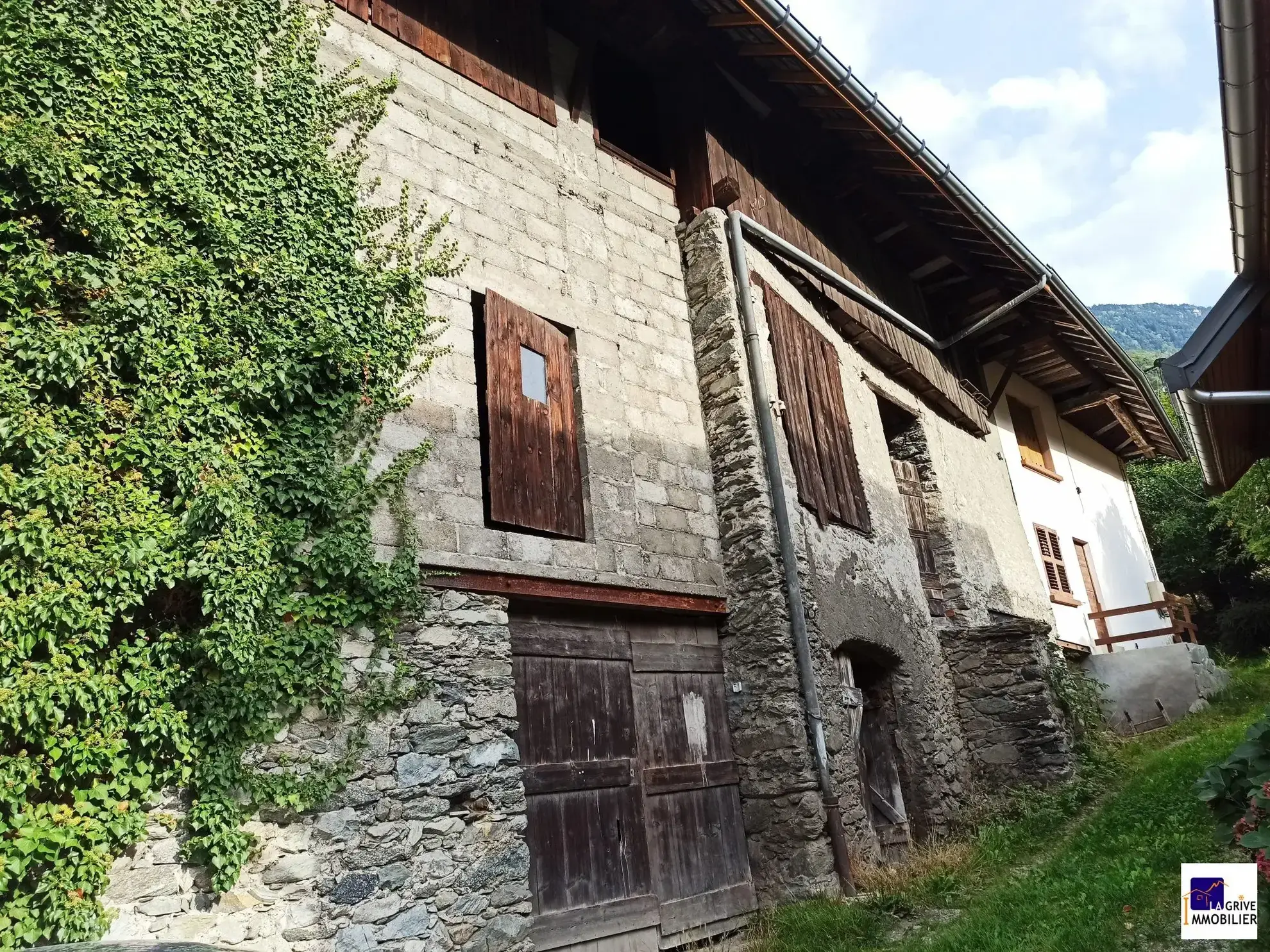 Rare appartement T4 rénové avec dépendances à La Chapelle, Maurienne 