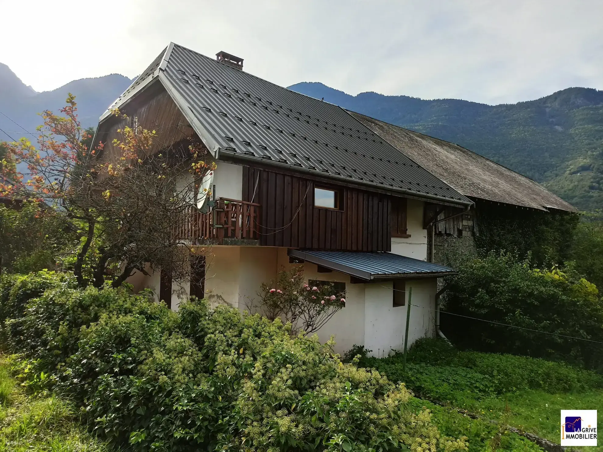 Rare appartement T4 rénové avec dépendances à La Chapelle, Maurienne 