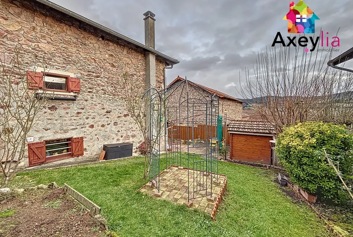 Maison en pierres à Chauffailles avec 3 chambres et terrain clos 