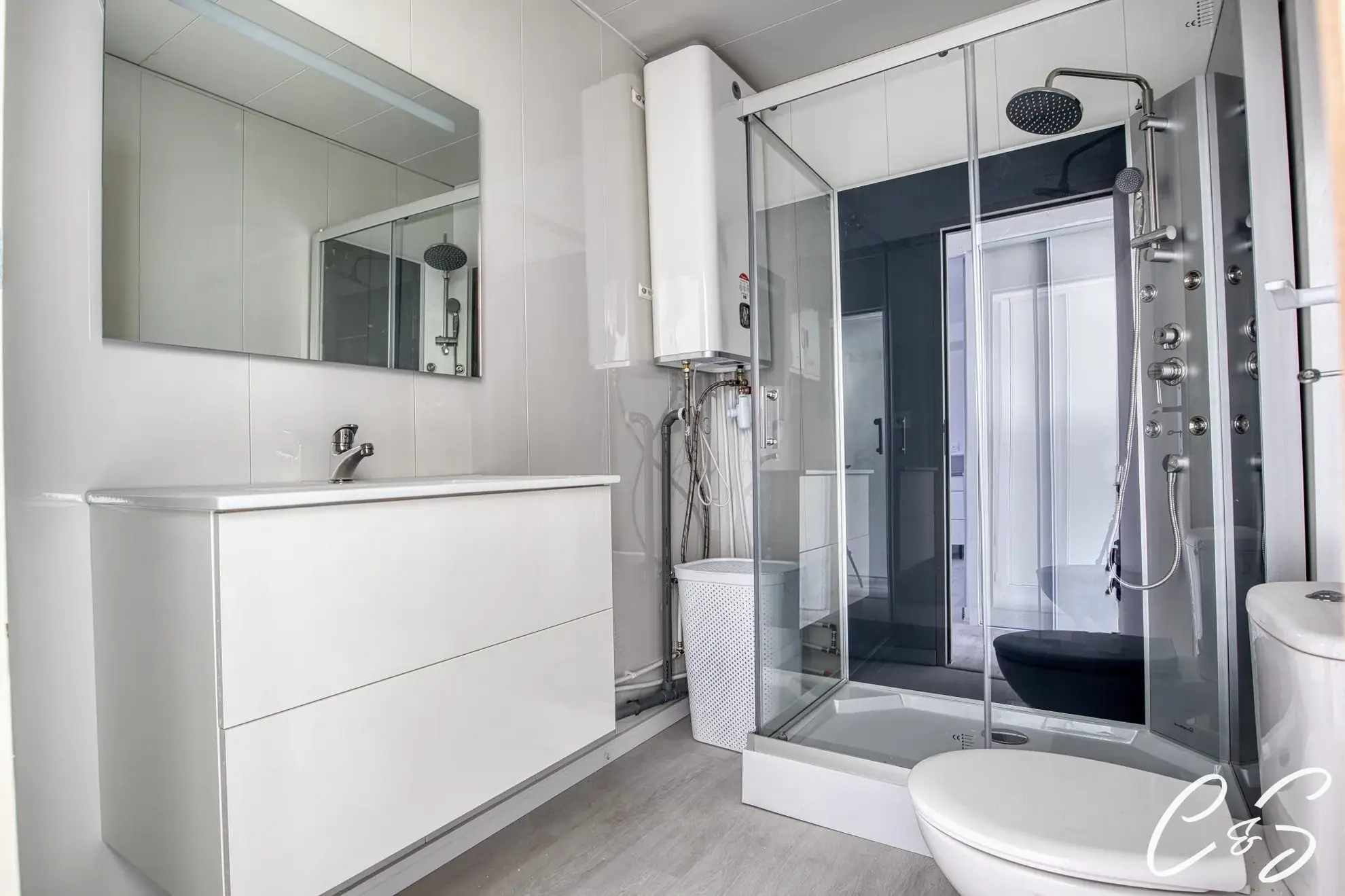Charmant Appartement à Plonéour-Lanvern avec Luminosité et Poutres Apparentes 
