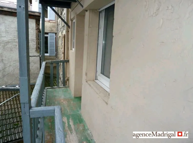 Appartement T2 à vendre à Voiron centre, idéal investisseur, faible charges, balcon, bon état 