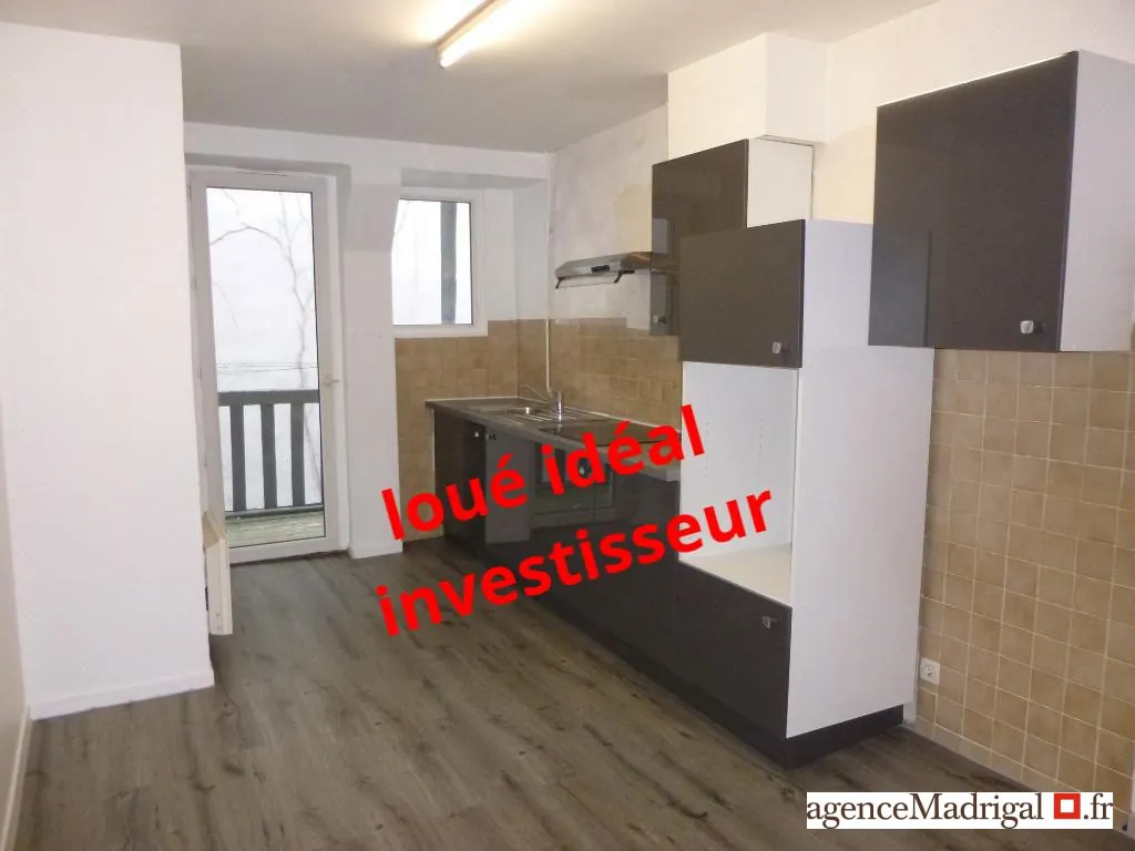 Appartement T2 à vendre à Voiron centre, idéal investisseur, faible charges, balcon, bon état 