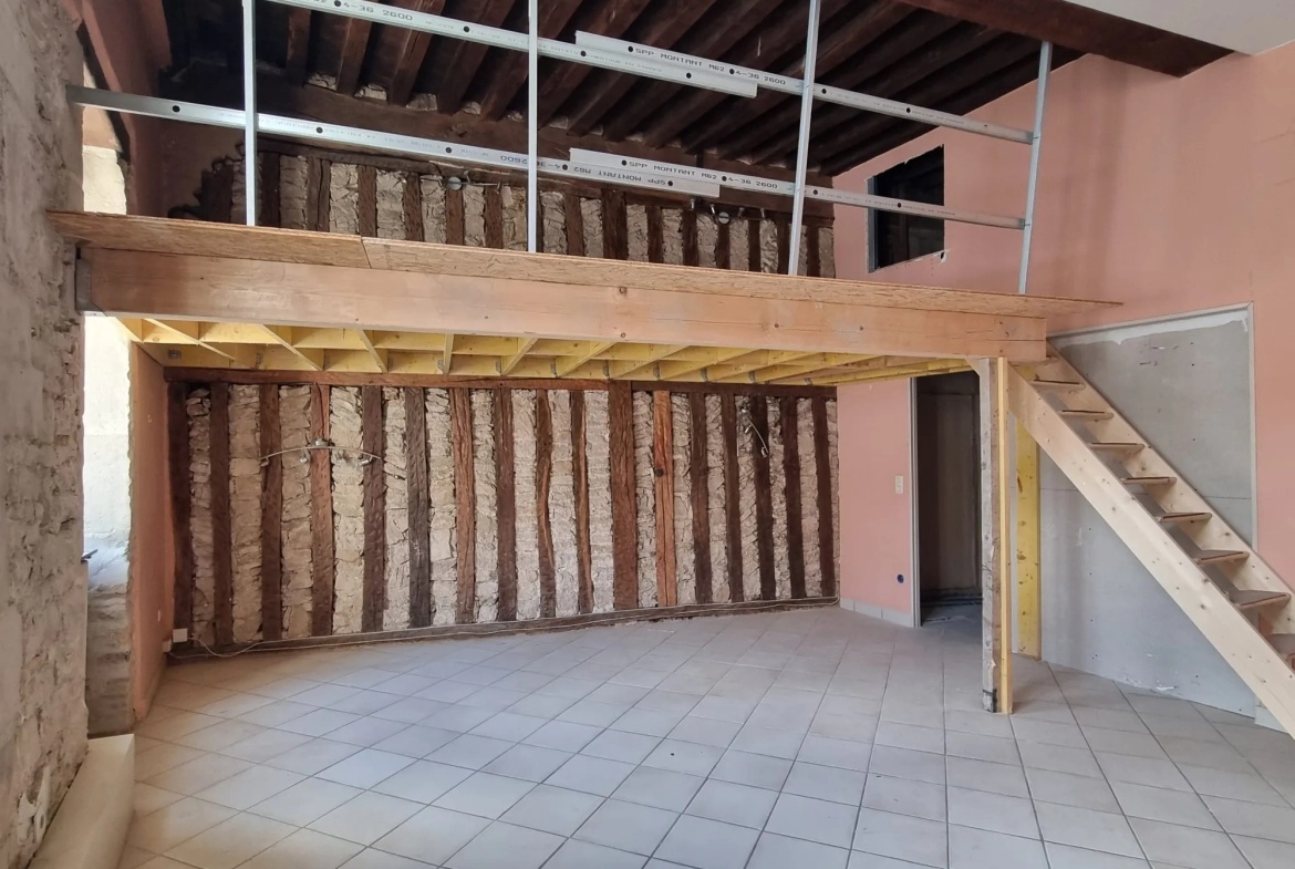 À vendre à Dijon : plateau de 60m² à aménager dans un immeuble ancien 