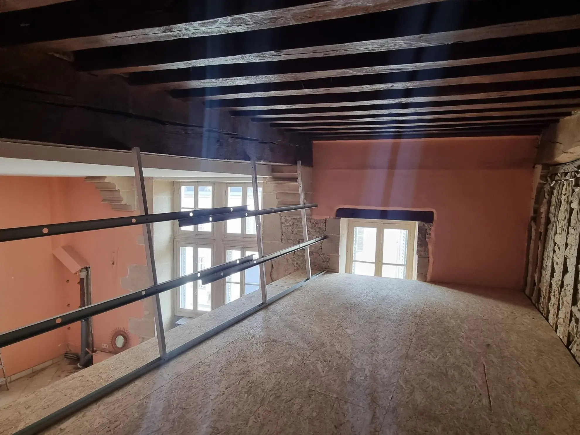 À vendre à Dijon : plateau de 60m² à aménager dans un immeuble ancien 