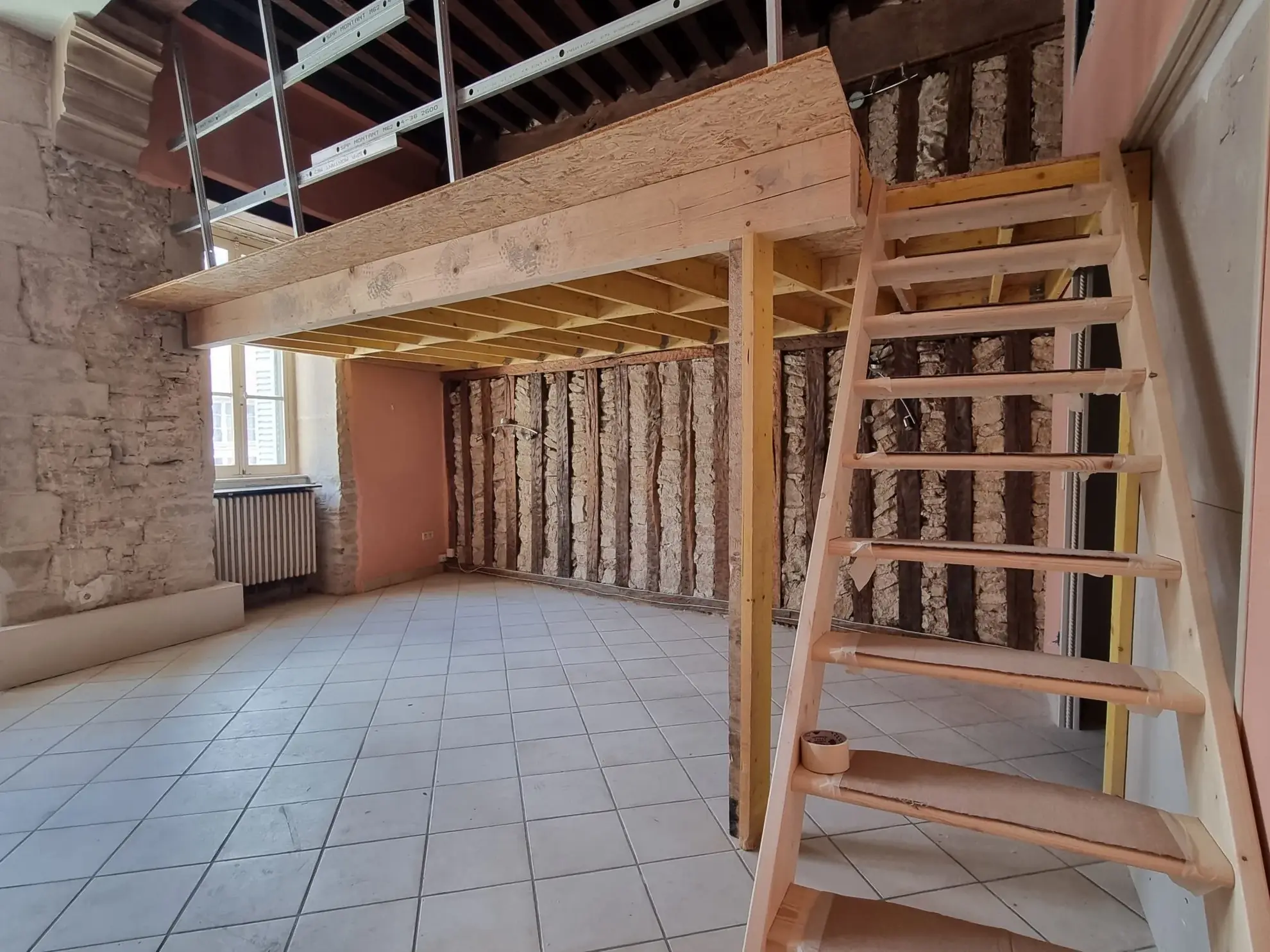 À vendre à Dijon : plateau de 60m² à aménager dans un immeuble ancien 
