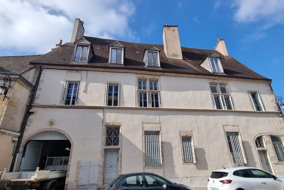 À vendre à Dijon : plateau de 60m² à aménager dans un immeuble ancien 