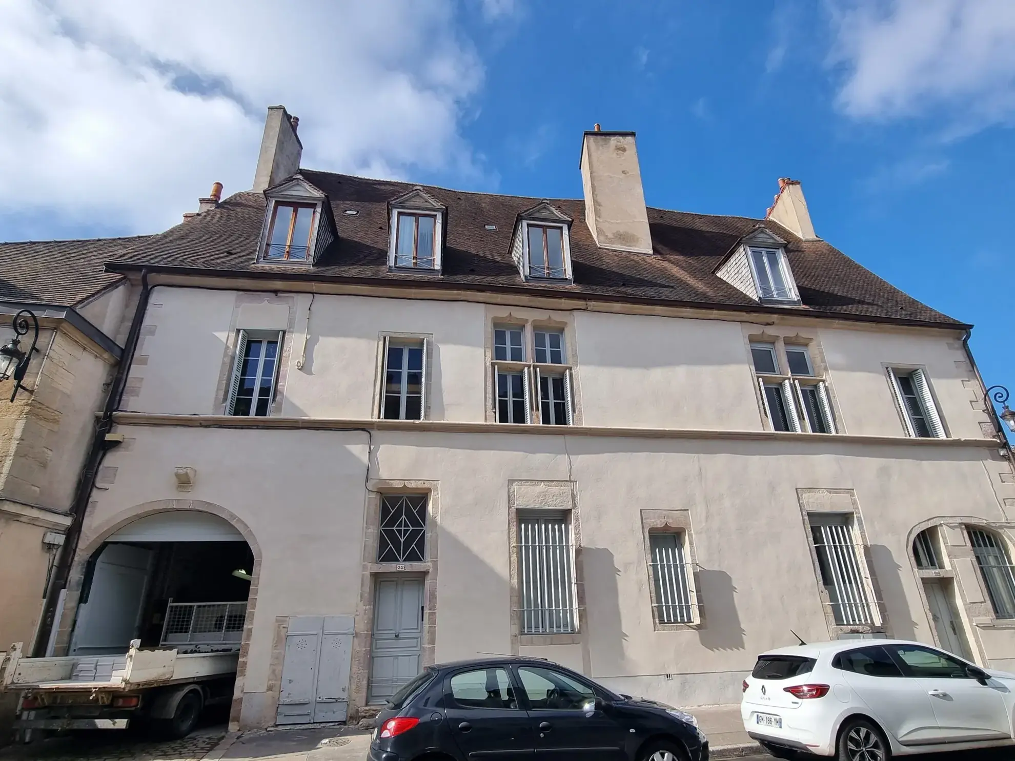 À vendre à Dijon : plateau de 60m² à aménager dans un immeuble ancien 