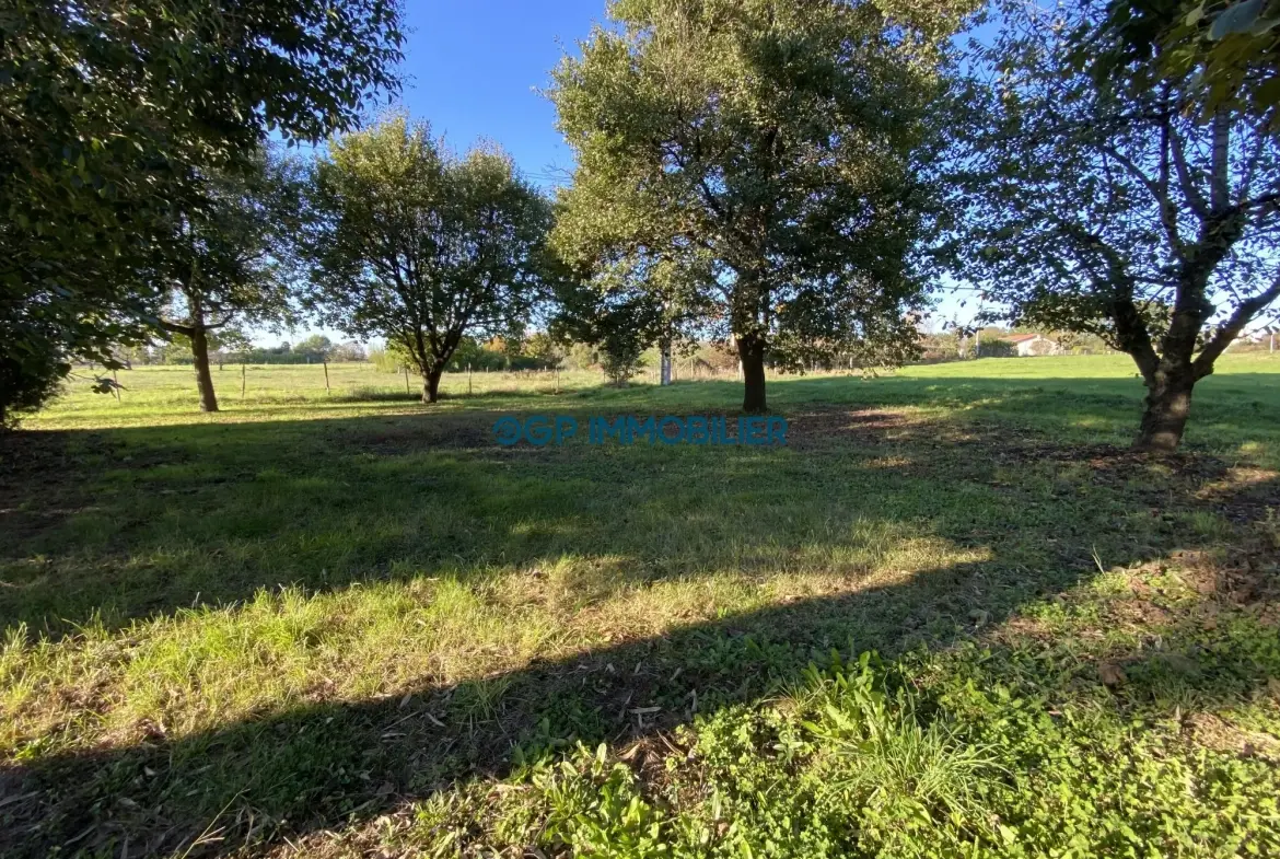 Terrain constructible de 913 m² à Castelnau-d'Estrétefonds, proche Toulouse 