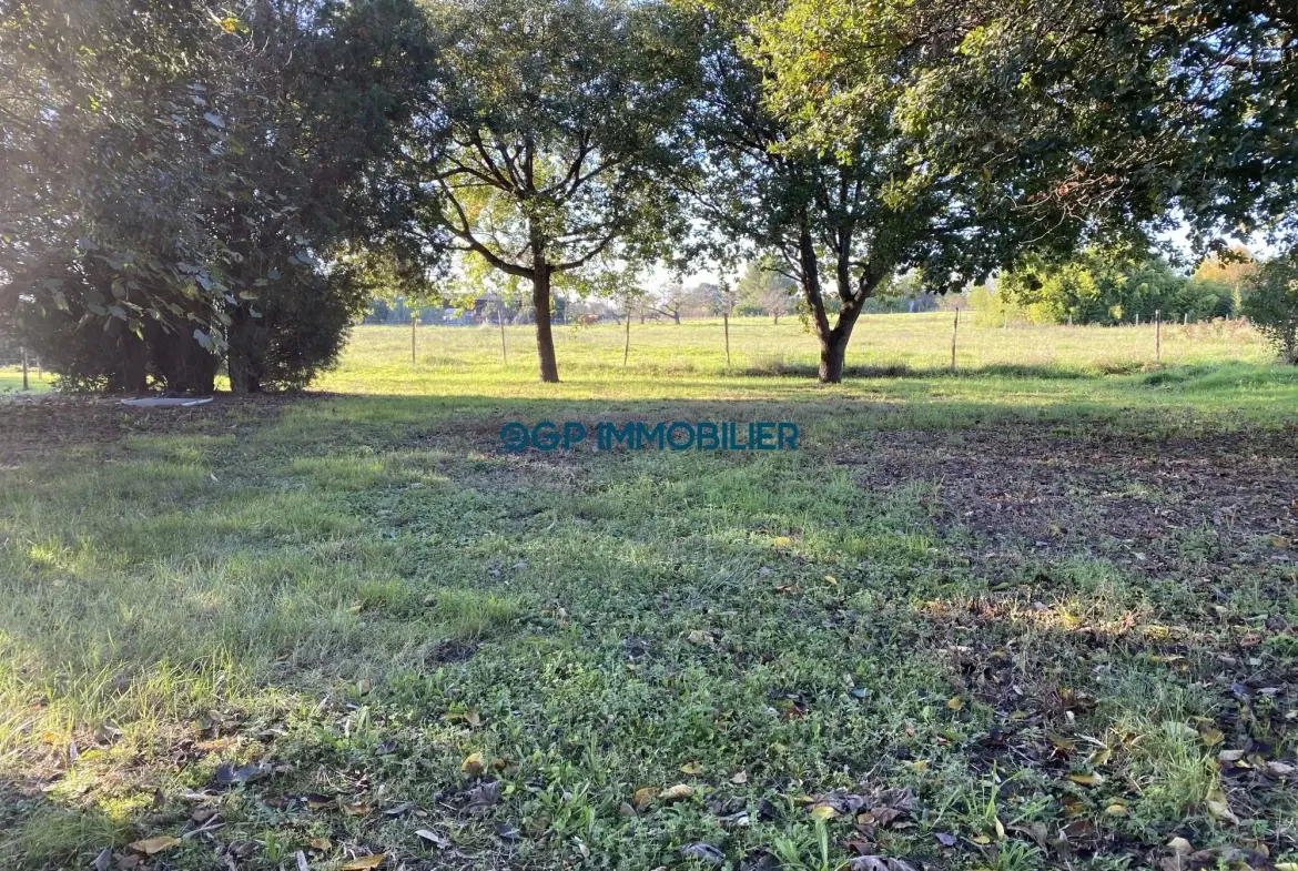Terrain constructible de 913 m² à Castelnau-d'Estrétefonds, proche Toulouse 