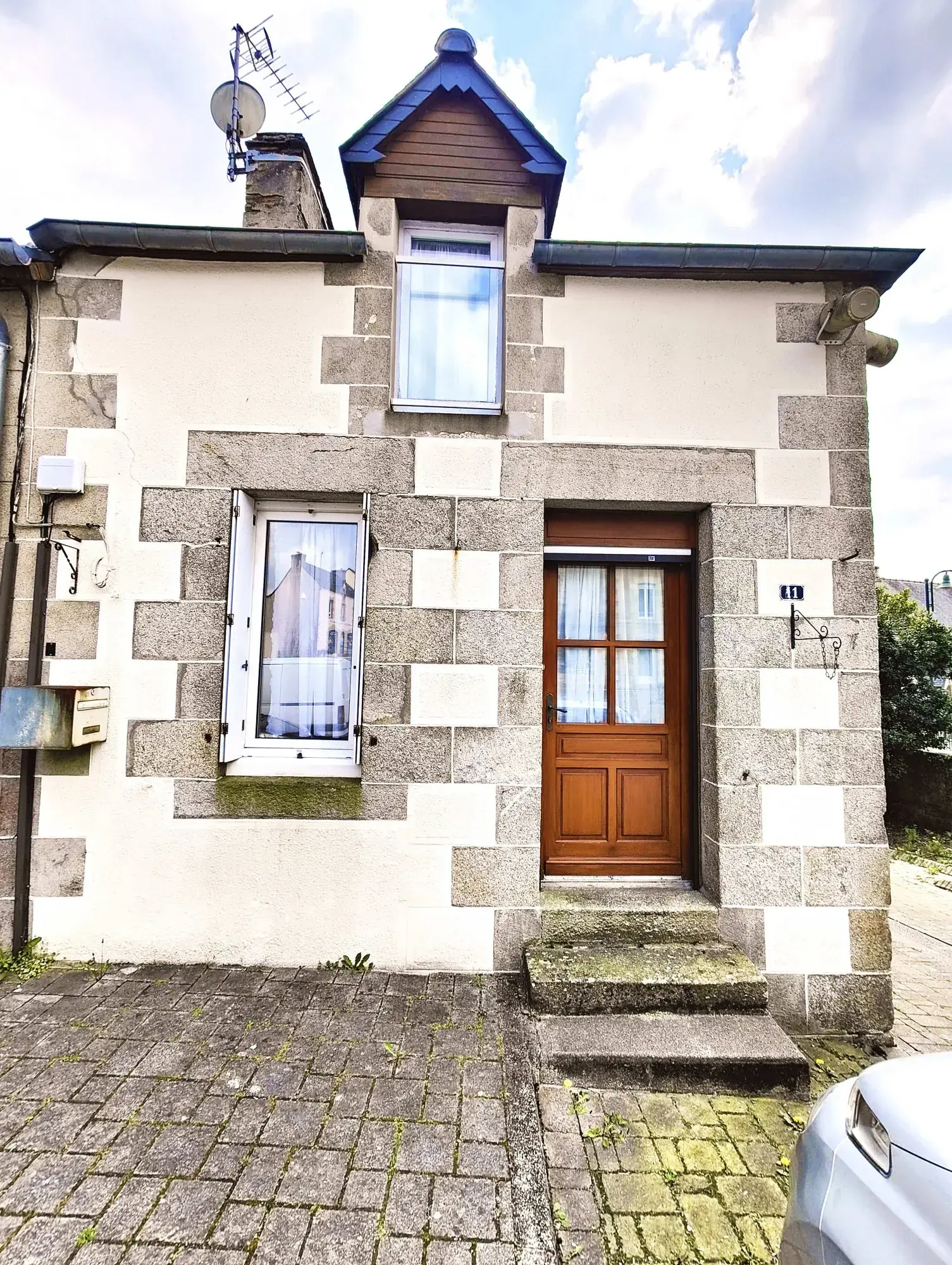 Maison de 80 m² en centre bourg de Guerlédan avec 3 pièces 