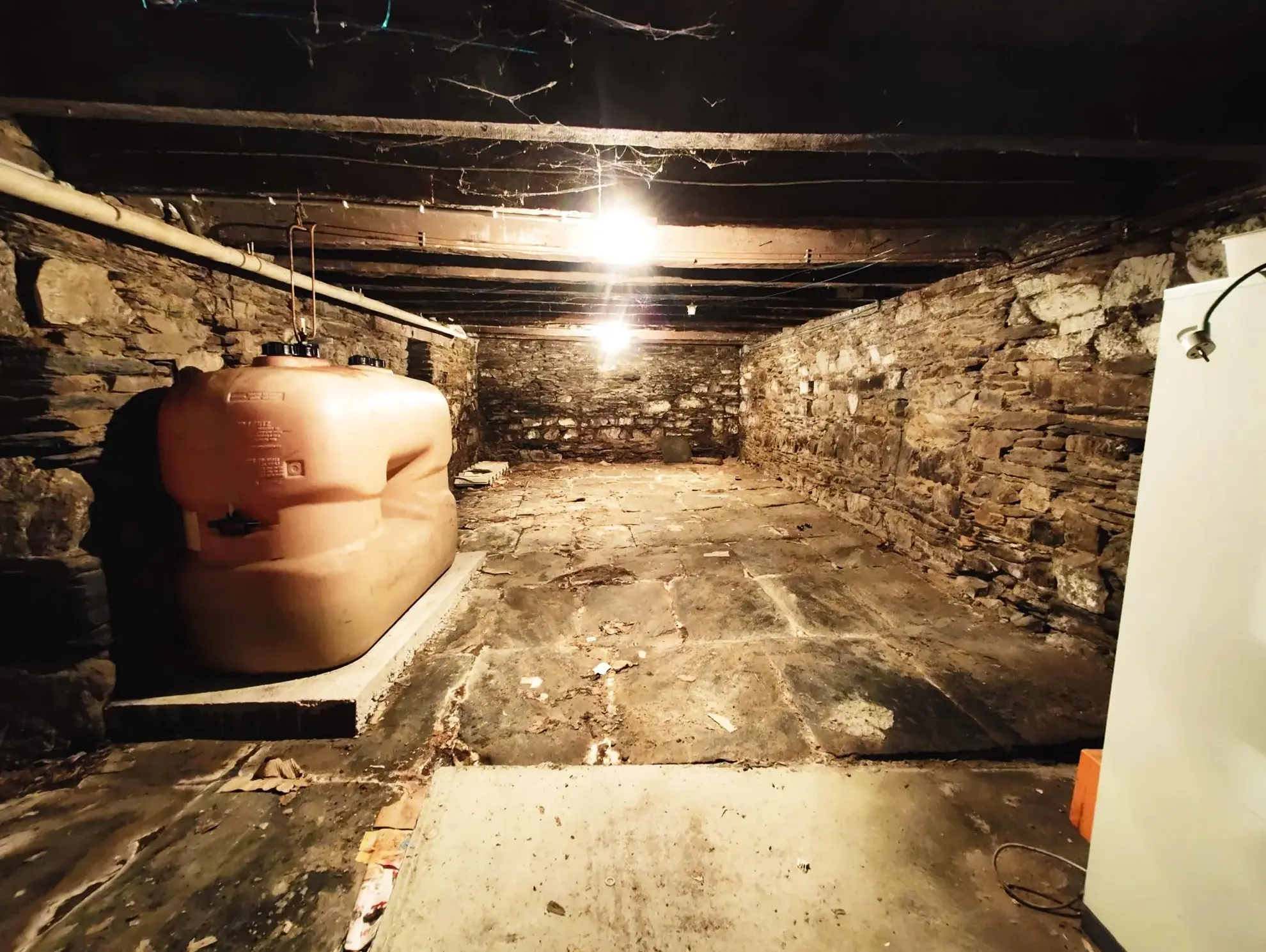 Maison de 80 m² en centre bourg de Guerlédan avec 3 pièces 