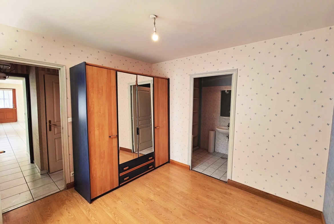 Maison de 80 m² en centre bourg de Guerlédan avec 3 pièces 