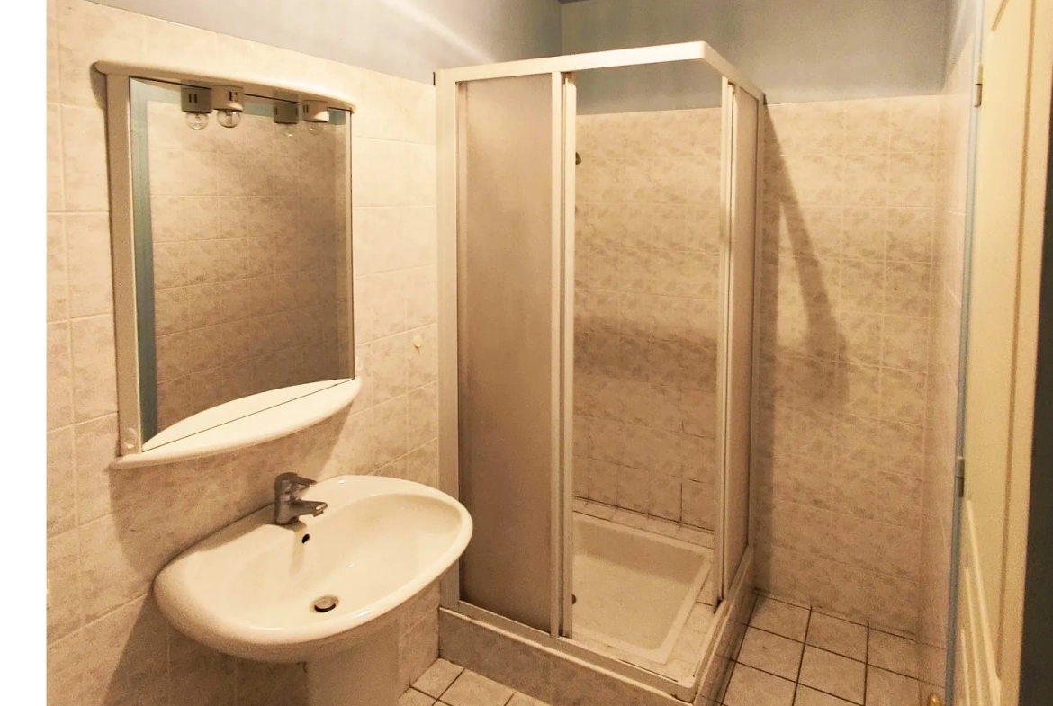 Maison de 80 m² en centre bourg de Guerlédan avec 3 pièces 