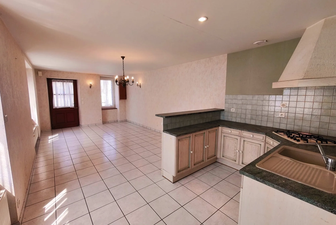 Maison de 80 m² en centre bourg de Guerlédan avec 3 pièces 