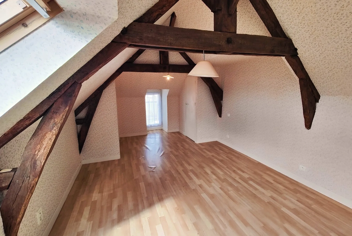 Maison de 80 m² en centre bourg de Guerlédan avec 3 pièces 