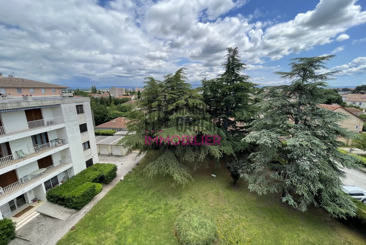 Appartement T3 avec balcon de 17 m² à vendre à Carpentras - Investissement ou résidence principale 