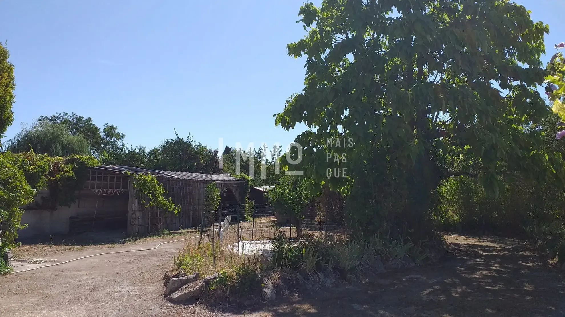 Maison mitoyenne à rénover avec jardin à Montoire-sur-le-Loir 
