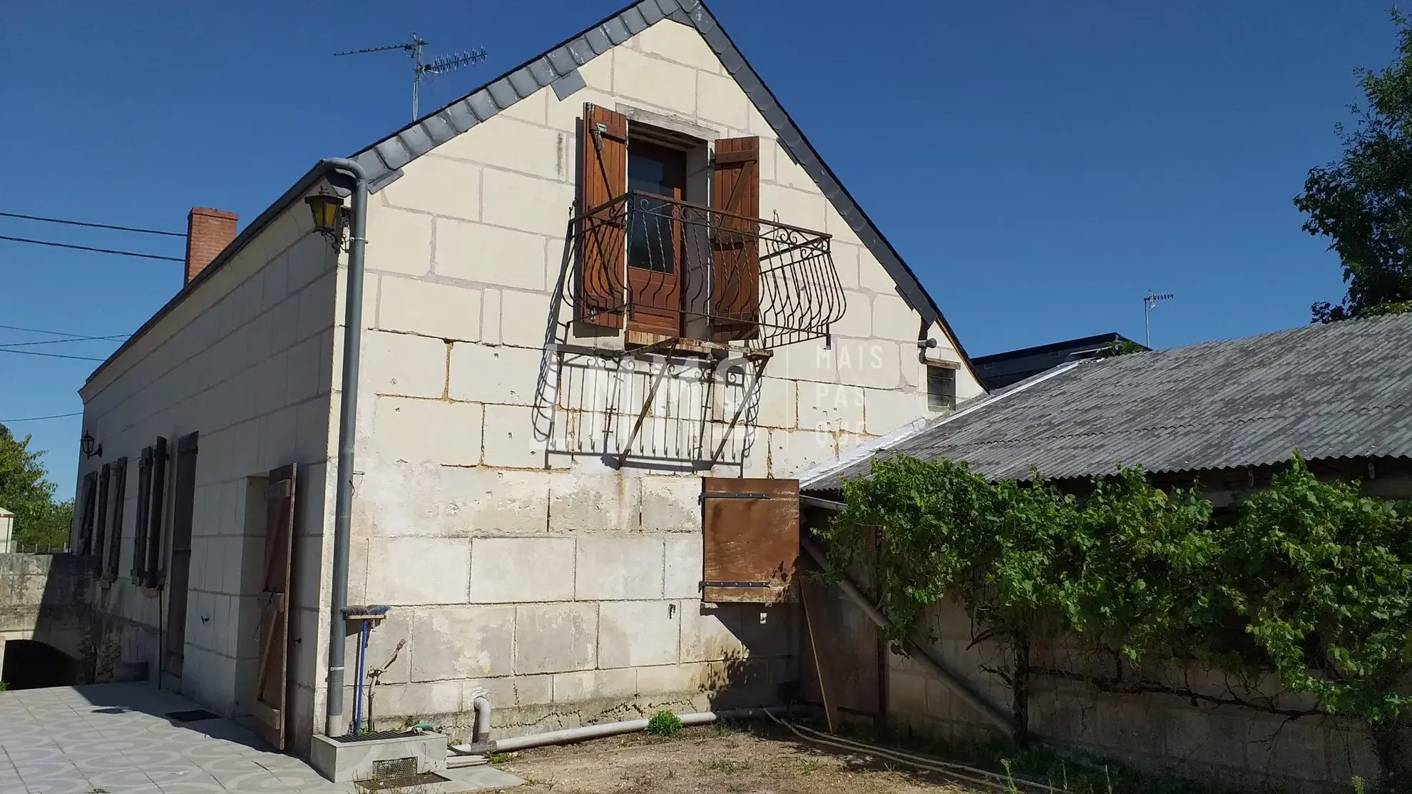 Maison mitoyenne à rénover avec jardin à Montoire-sur-le-Loir 